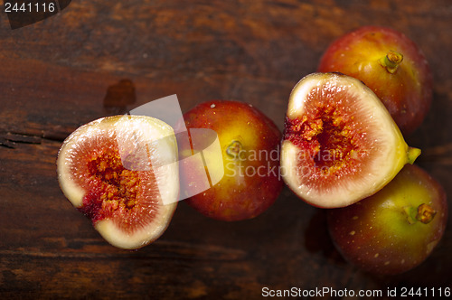 Image of fresh figs over old wood