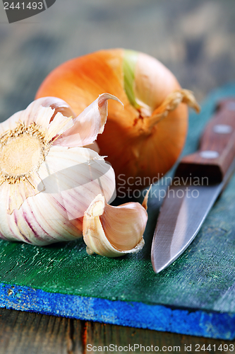Image of Garlic and onions.