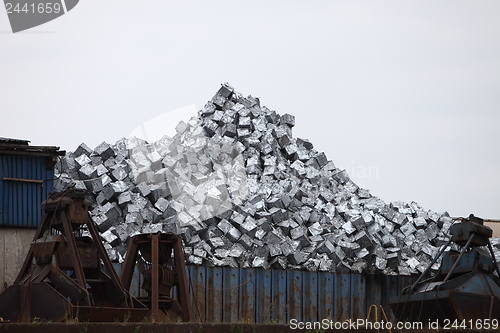 Image of Metal container with recyclable waste