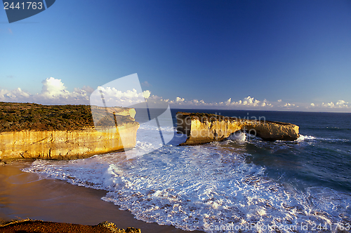 Image of London Bridge and Twelve Apostles in Melbourne