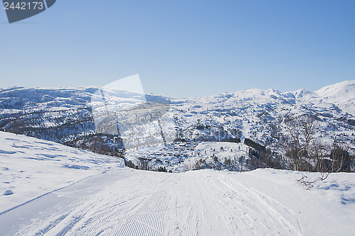 Image of Ski track to the edge
