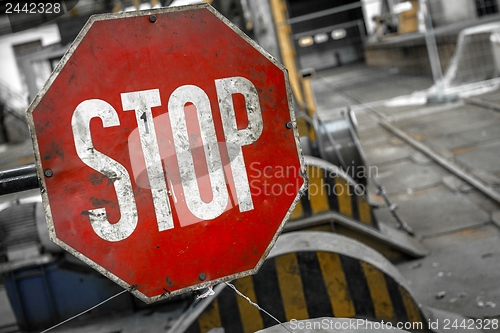 Image of Rusty old STOP sign