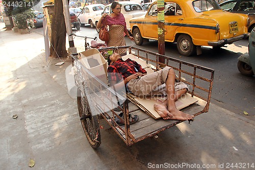 Image of Homeless people sleeping on the footpath of Kolkata