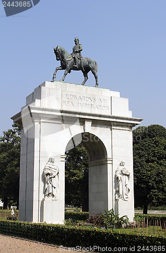 Image of Edwards VII Rex imperator statue, southern entrance of Victoria Memorial Hall, Kolkata