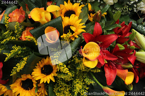 Image of Lily bouquet in yellow and red