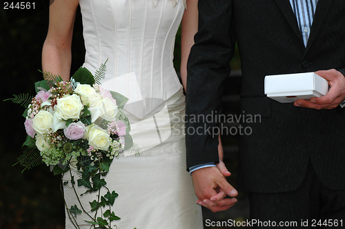 Image of Gift and bouquet