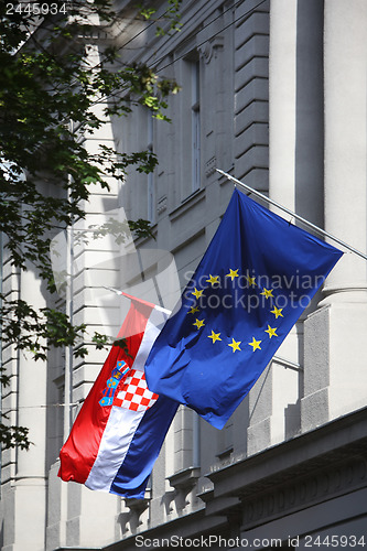 Image of EU & Croatian flags on Zagreb streets