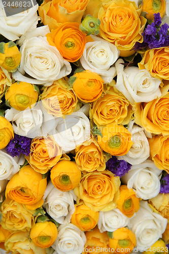 Image of yellow and white bridal flowers