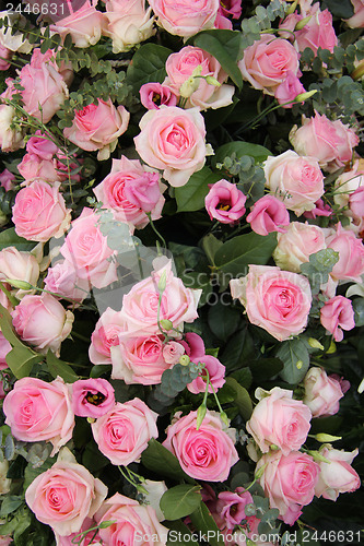 Image of Pink wedding centerpiece: roses and eustoma