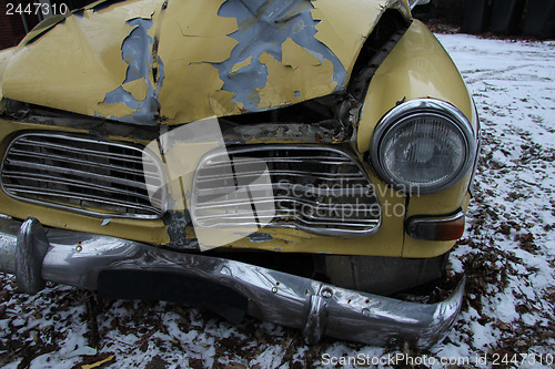 Image of Damaged vintage car