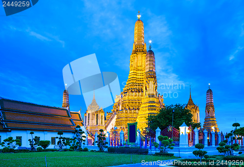 Image of Wat Arun in Bangkok at night