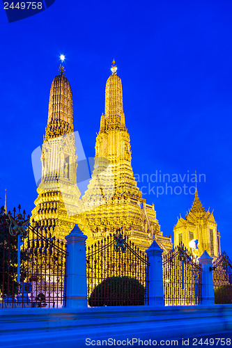 Image of Wat Arun in Bangkok at night