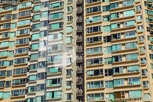 Image of Overpopulated building in city