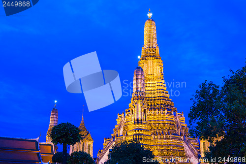 Image of Wat Arun in Bangkok at night