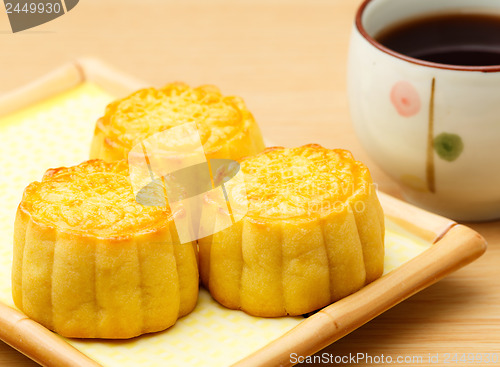 Image of Mooncake and tea