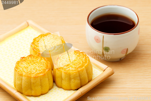 Image of Mooncake and tea