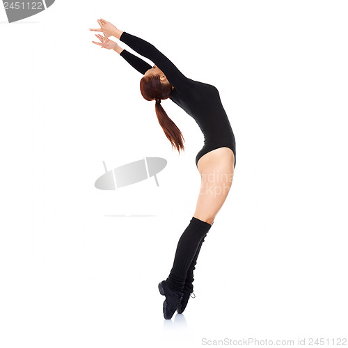 Image of Woman standing en pointe arching backwards