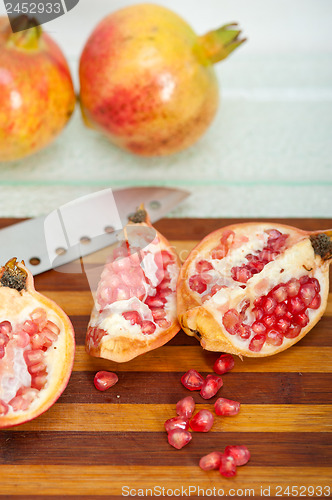 Image of pomegranate fruit 