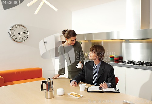 Image of young couple in the kitchen lhn