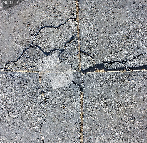 Image of cement wall with crack