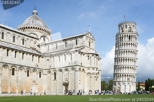 Image of Tower of Pisa with cathedral