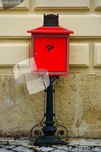 Image of Red mailbox.