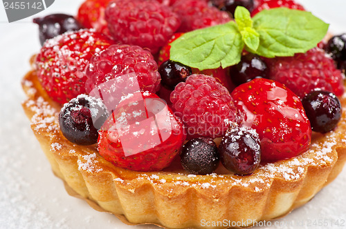 Image of Cake with fresh berries