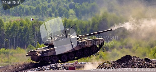 Image of Shooting tank T-90