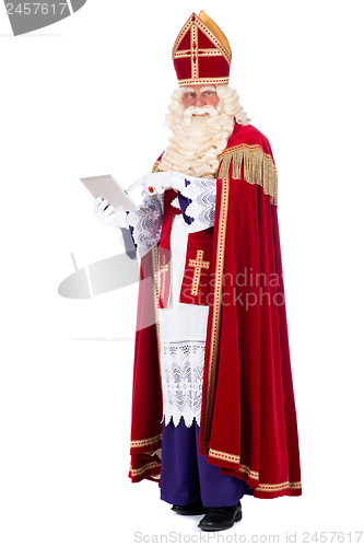 Image of Sinterklaas with a tablet