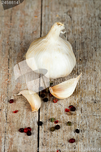 Image of fresh garlic and peppercorns