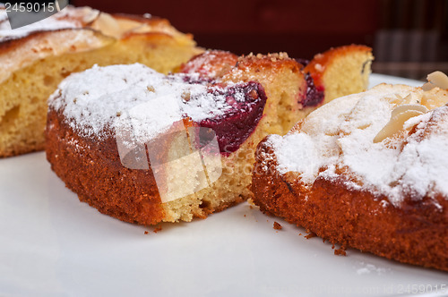 Image of pie with apple, pear and plum