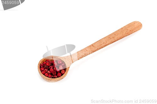 Image of pink pepper in a wooden spoon