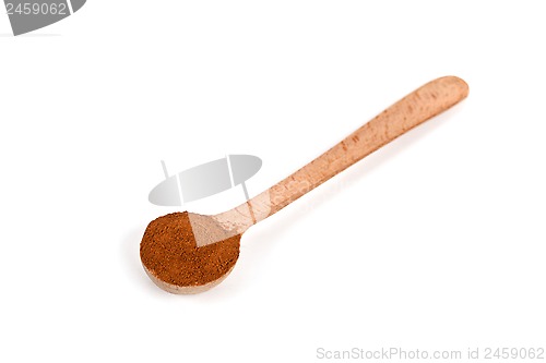 Image of ground cinnamon in wooden spoon