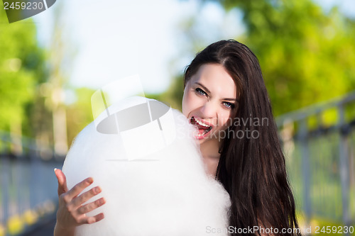 Image of Young brunette eating