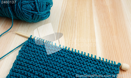 Image of Garter stitch on knitting needle with teal yarn
