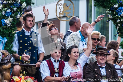 Image of Parade of the hosts of the Wiesn