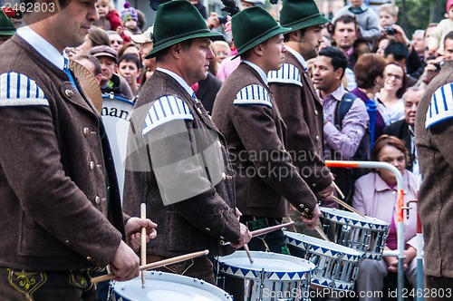 Image of Parade of the hosts of the Wiesn