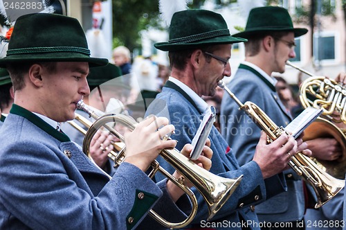 Image of Parade of the hosts of the Wiesn