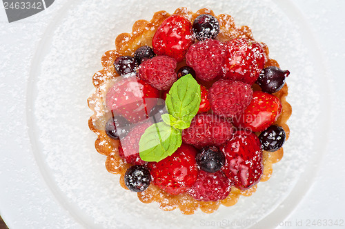 Image of Cake with fresh berries