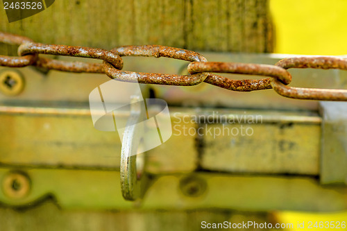 Image of rusty chain with lock