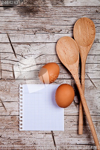 Image of eggs, spoons and blank paper
