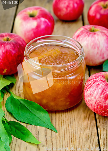 Image of Jam apple with apples on the board