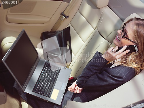 Image of businesswoman with laptop l