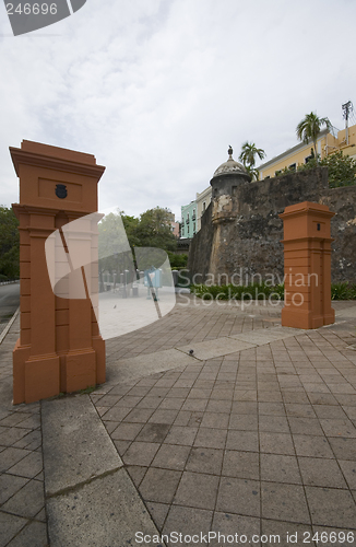 Image of entrance to paseo de la princesa