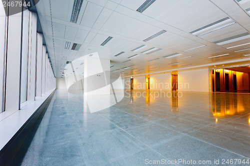 Image of Large modern empty floor