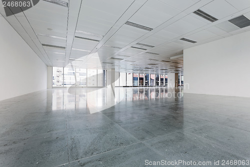 Image of Large modern empty floor