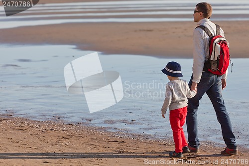 Image of family at the beach