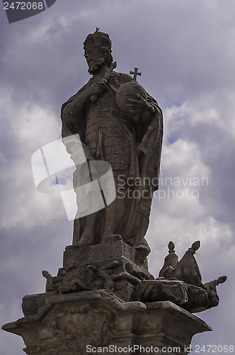 Image of King statue.