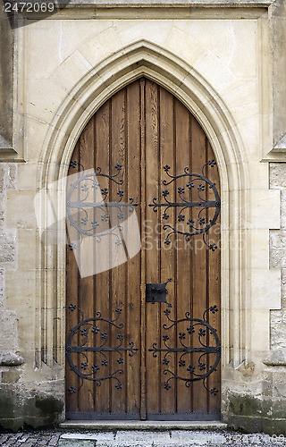 Image of Gothic door.