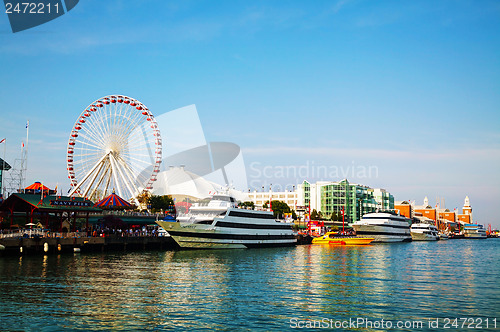 Image of Navy Pier in Chicago in the morning